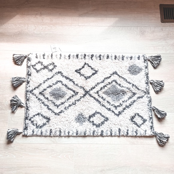 • uo boho tuft geometric tassel rug • - Picture 3 of 5